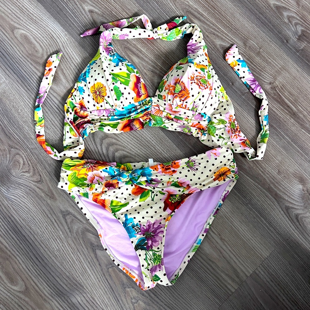 Like new Gibson Latimer bikini with molded cups.